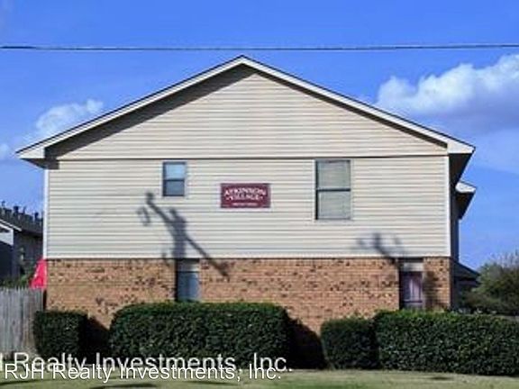 4th image of 1901 E Lindsey St APT 32