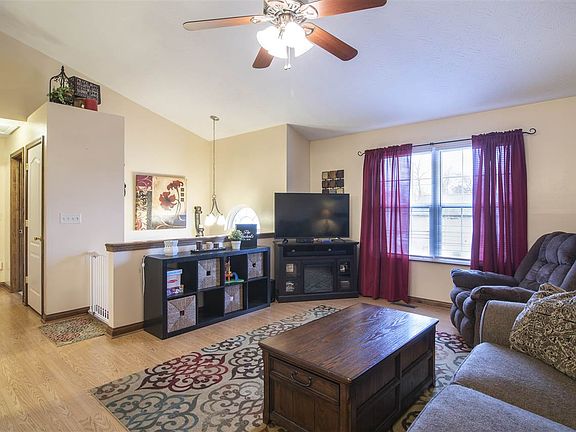 3rd image of 845 Virginiabradford Ct