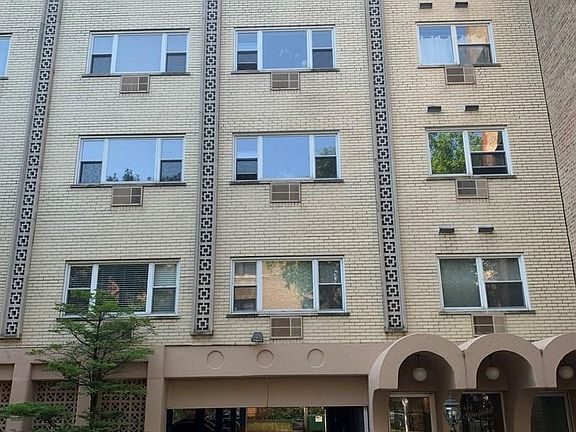 3rd image of 619 W Stratford Pl APT 401