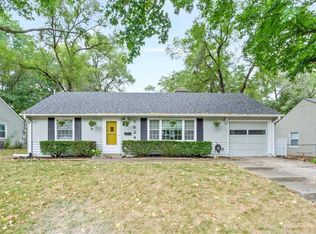 7624 Rainbow Dr, Prairie Village, KS 66208