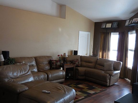 2nd image of 3117 Salem St