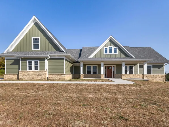 16664 Forest Glen Ct, Dubuque, IA 52001