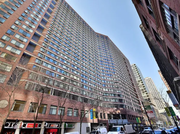 211 E Ohio St APT 2721, Chicago, IL 60611