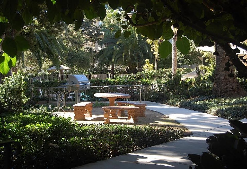 Courtyard area with BBQ and table