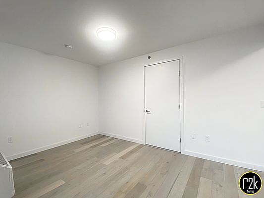 4th image of 28-16 21st St #708
