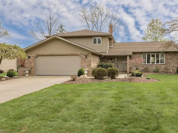 691 Davidson Dr, Highland Heights, OH 44143