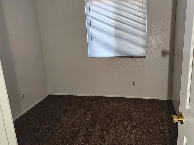 Desert Sun Apartments — Photo 44