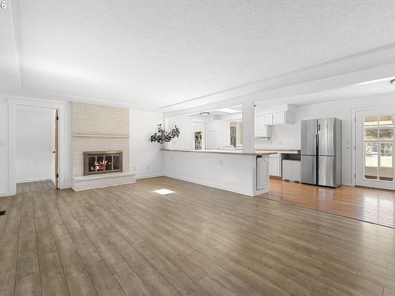 3rd image of 197 Valley View Dr