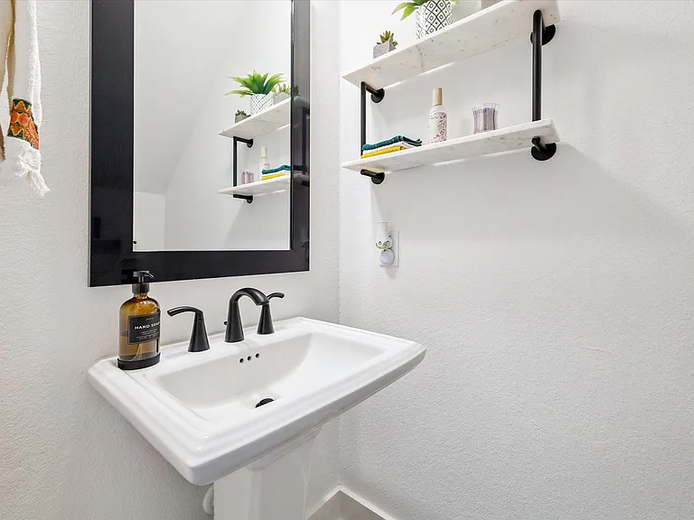 10974 Hewitt Cliff Ln — Photo 12