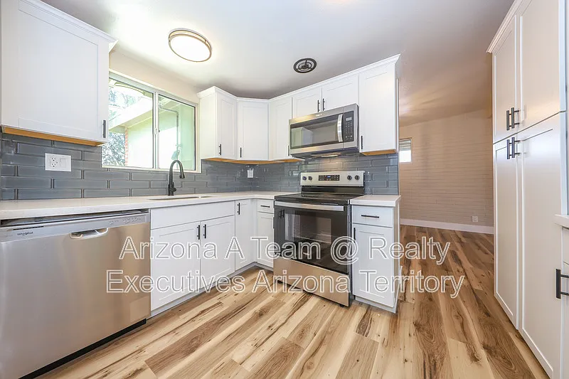 3 bed, 2.0 bath, 1164 sqft, $1,750 — Photo 2