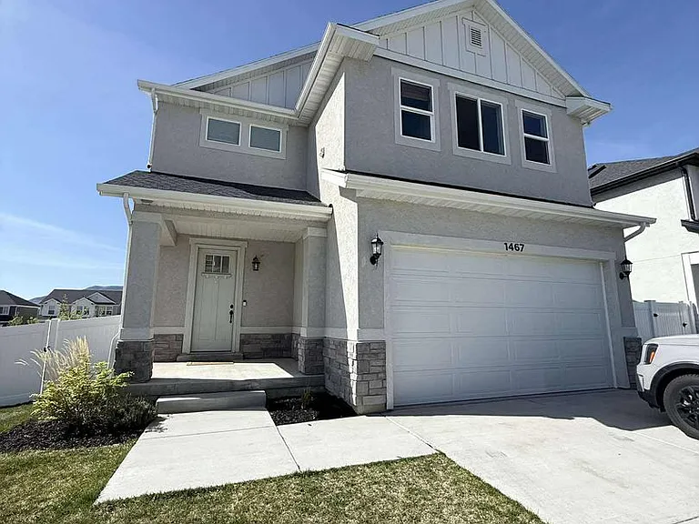 1467 W Holland Dr — Photo 1
