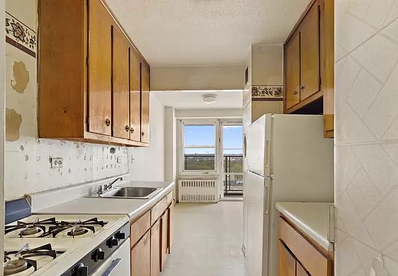 5th image of 2550 Olinville Ave APT 17E