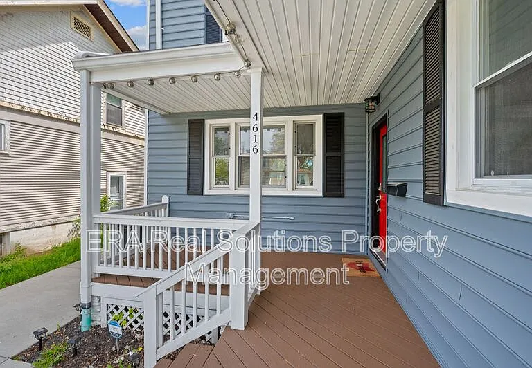 4616 Ward St — Photo 3