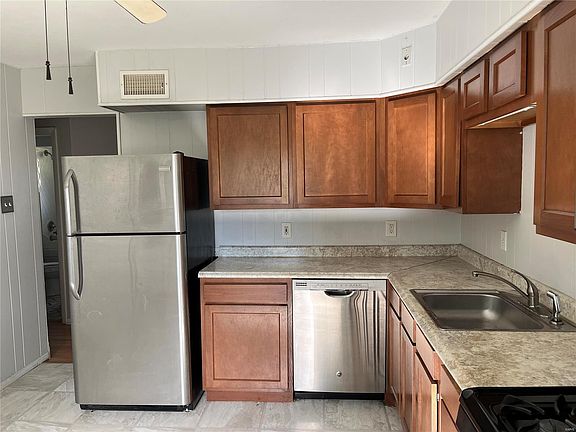 2nd image of 1900 Gardenia Dr
