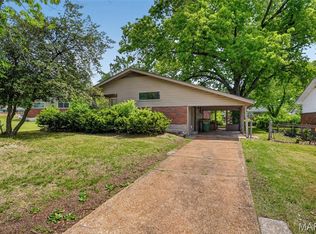 9946 Lanier Dr, Saint Louis, MO 63136