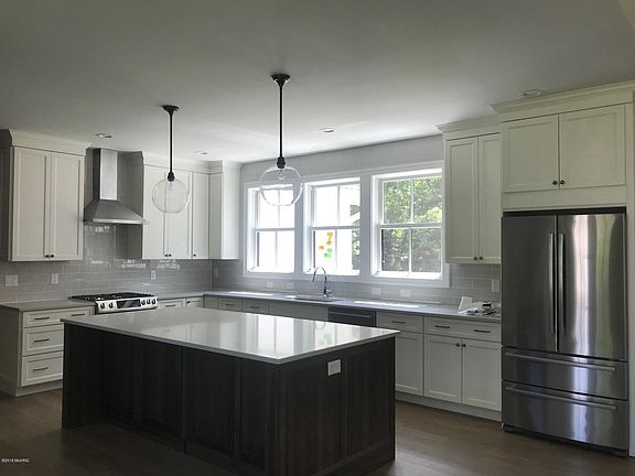 4th image of 11496 Marquette Dr