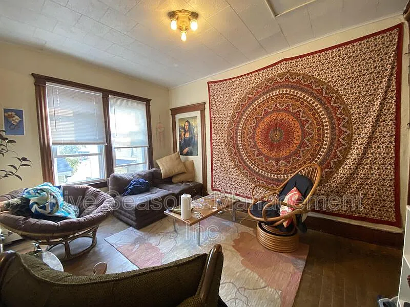 3 bed, 1.0 bath, 1000 sqft, $3,000 — Photo 2