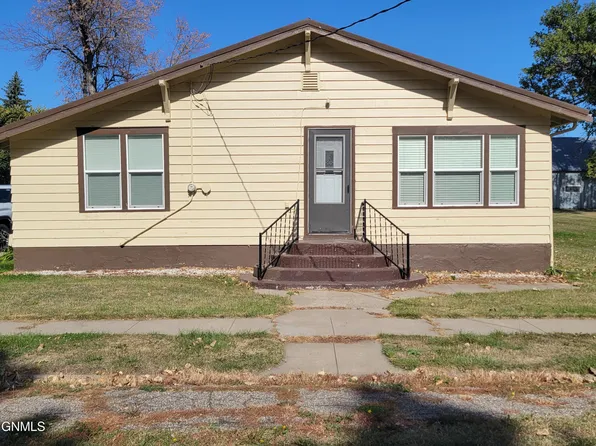 207 3rd St E, Zeeland, ND 58581