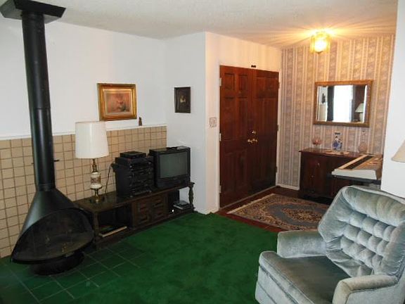 2nd image of 104 Lago Vista Blvd