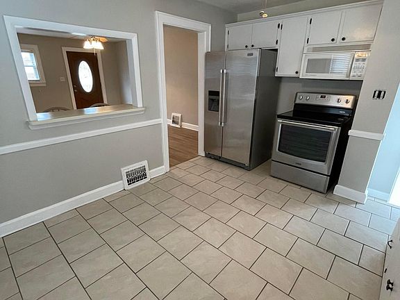 3rd image of 109 S Dexter Ave