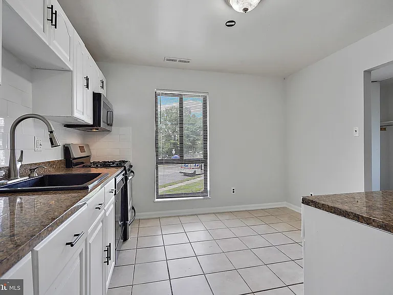 6351 Rockshire St — Photo 13