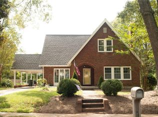 417 S Hamilton St, Eden, NC 27288