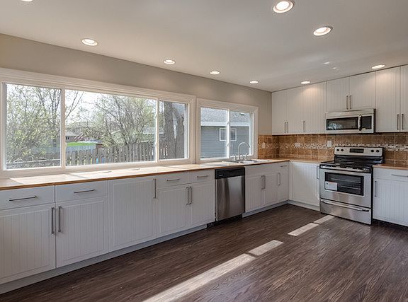 5th image of 5921 Clarendon Ct