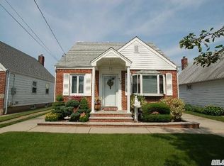 936 Cherry Ln, Floral Park, NY 11001