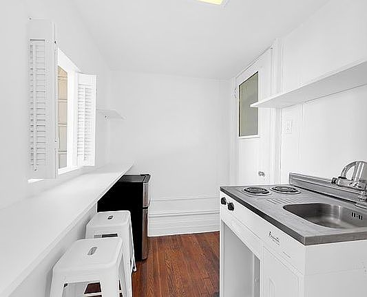 4th image of 140 W 69th St APT 116C