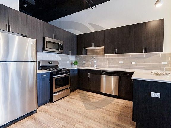 2nd image of 2036 S Michigan Ave #2036307