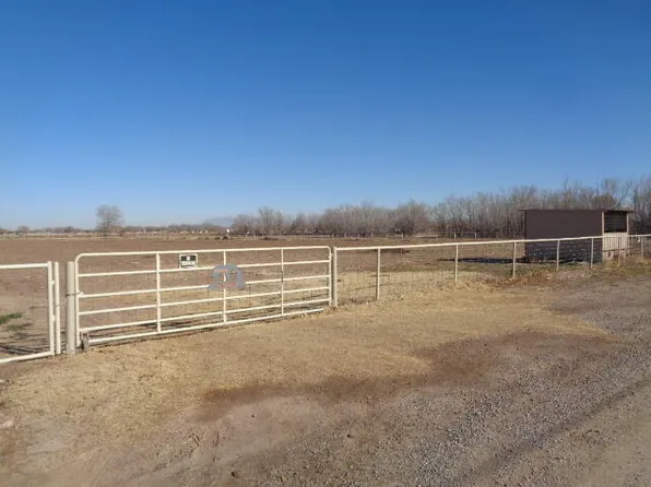 240 Sutton Ln, Bosque Farms, NM 87068