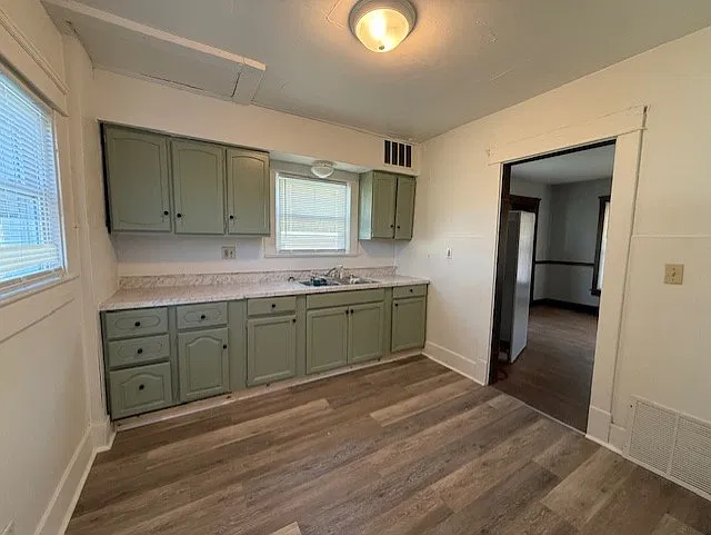 3 bed, 1248 sqft, $1,000 — Photo 2