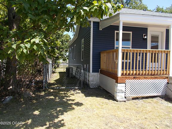 3rd image of 29 S Tom St