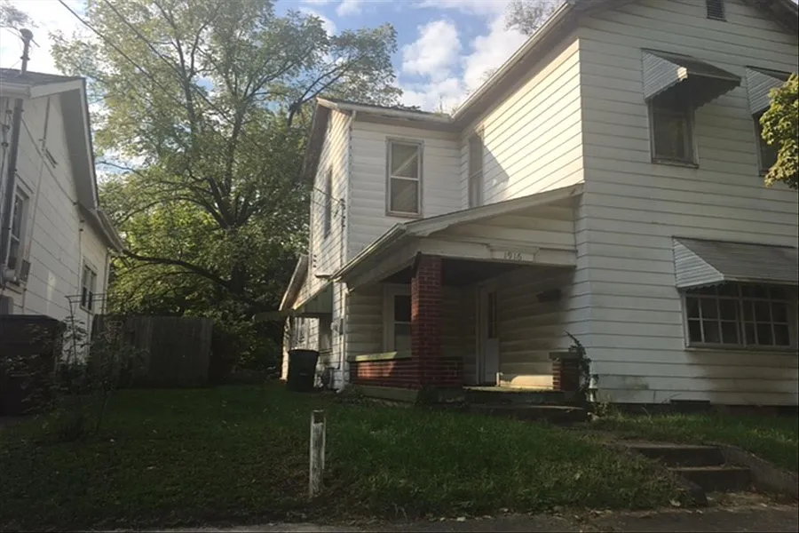 1916 Arlington Ave photo 1