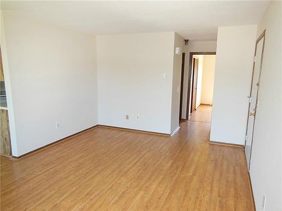 2nd image of 9755 Bishopswood Ln APT 3