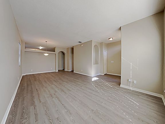4th image of 13719 Meadowpark Ave