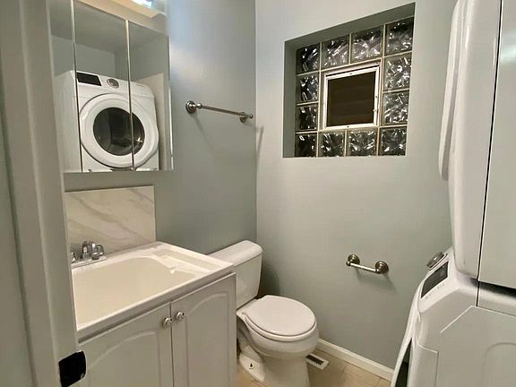 2nd image of 5676 N Elston Ave