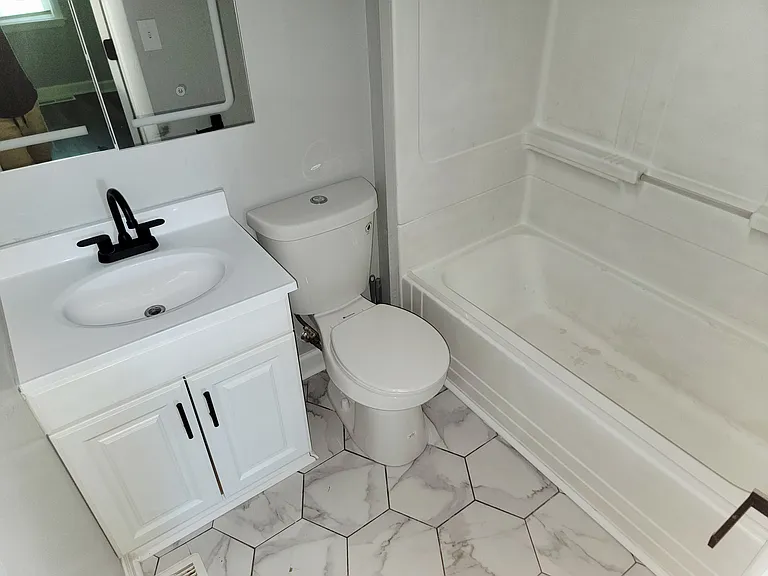452 Graythorn Rd — Photo 6