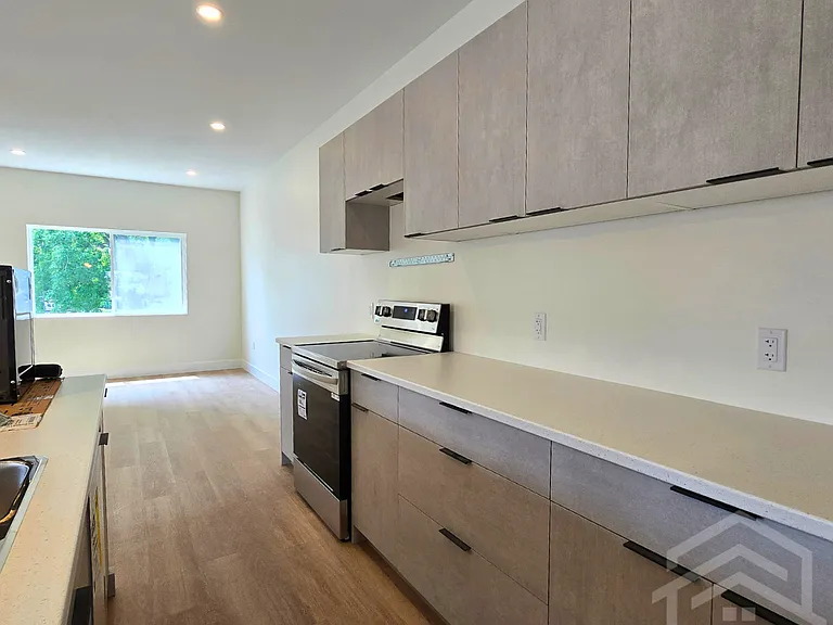 157 Thames St N #1 — Photo 4