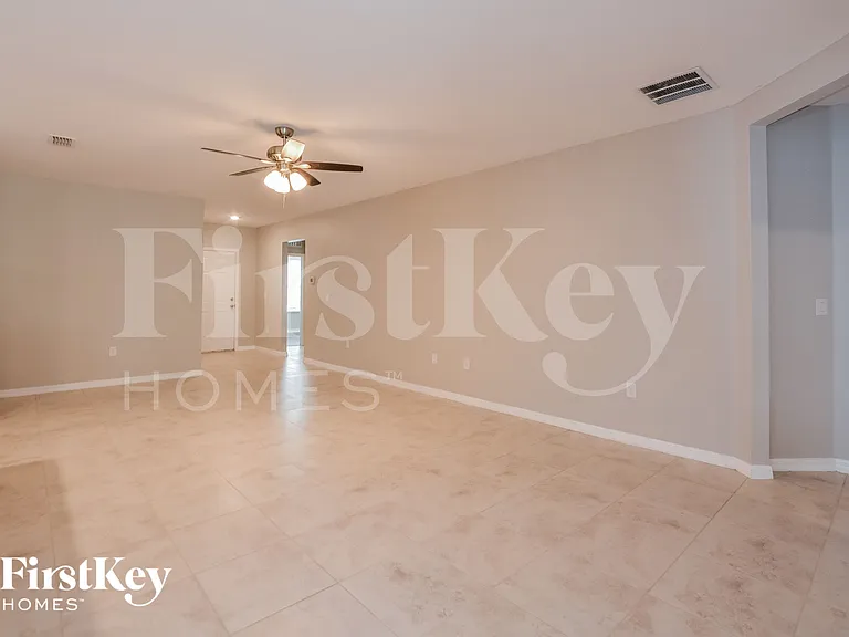 3920 Scotland St — Photo 3