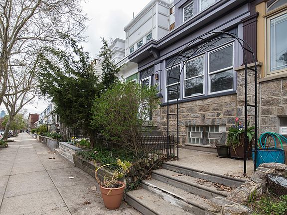 2nd image of 886 Corinthian Ave Floor 1
