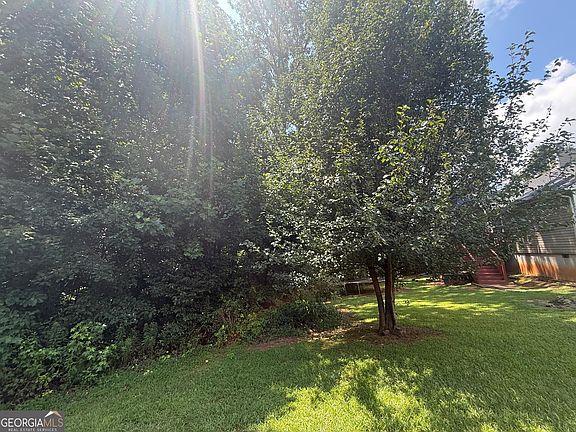 5th image of 229 Majesty Dr