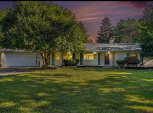 725 E Square Lake Rd, Troy, MI 48085