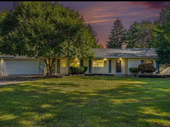 725 E Square Lake Rd, Troy, MI 48085