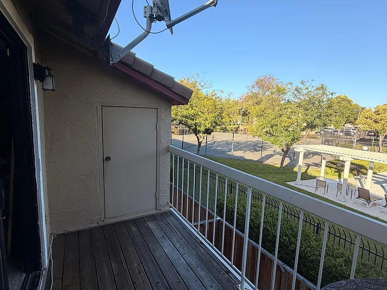 Peppermill Cir — Photo 24