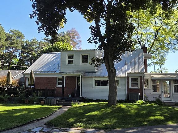 2nd image of 4579 Lakeshore Rd