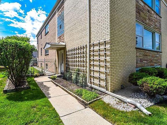 3rd image of 6538 N Spaulding Ave