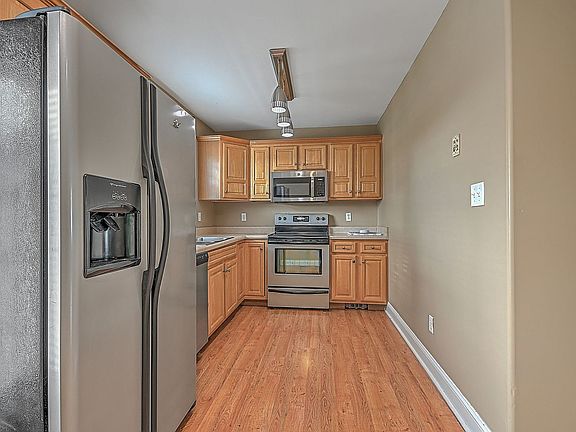4th image of 24 Lake Village Ct