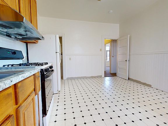 2nd image of 642 Greenwich St