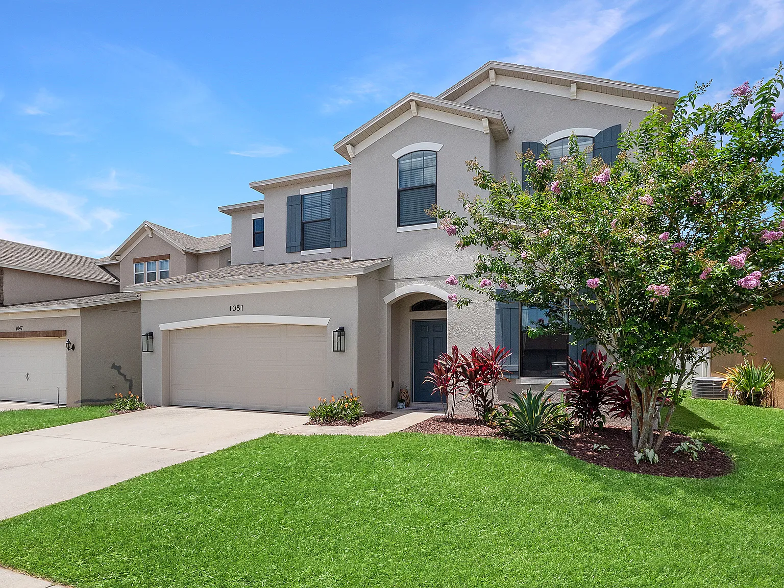 4 bed, 2.5 bath, 2892 sqft, $3,500 — Photo 2